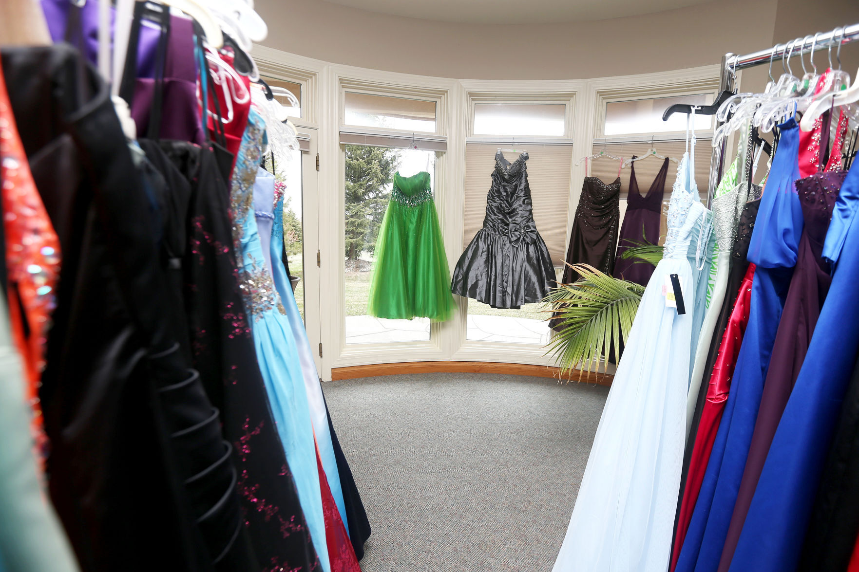 20210429-news-prom-mc-8.JPG
